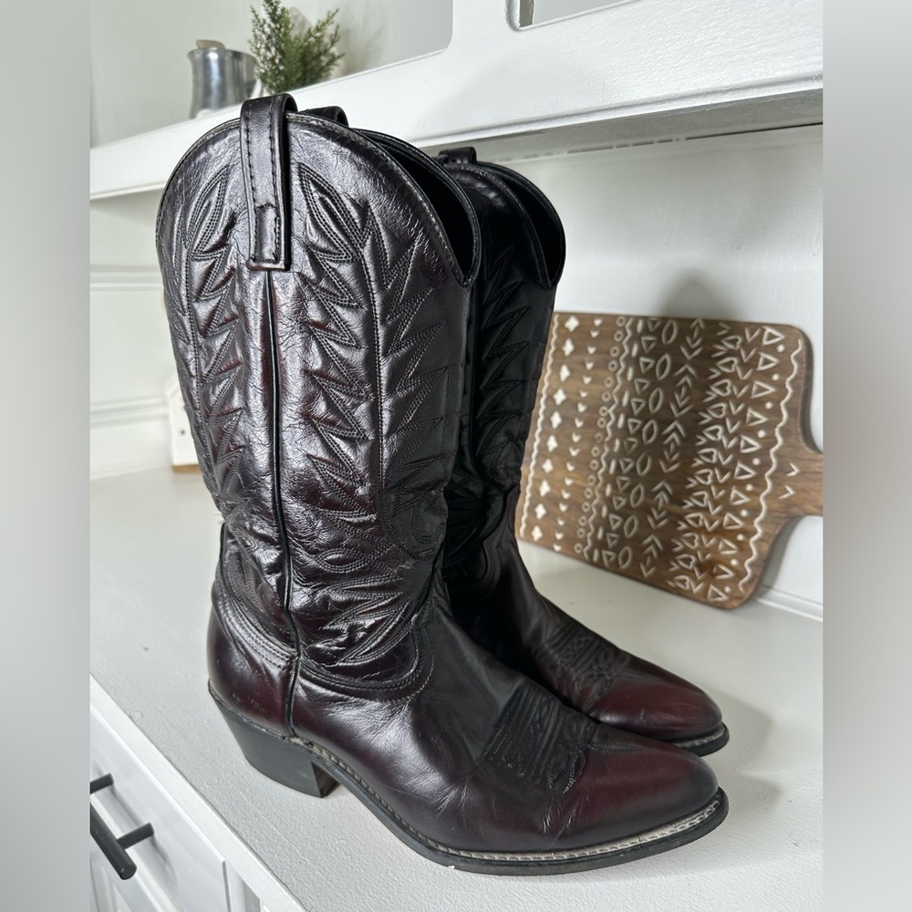 **SOLD** Vintage ACME Classic Black Blood Red Western Embroidered Cowboy Boots - Picture 5 of 8